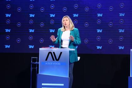 Los candidatos durante el debate porteño