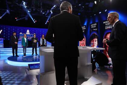 Los candidatos durante el debate porteño