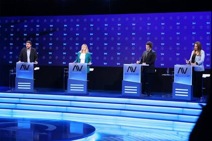 Los candidatos durante el debate porteño