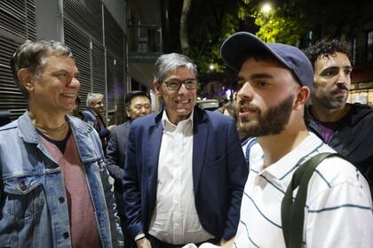 Los candidatos llegan al debate que se llevará a cabo en el Canal de la Ciudad