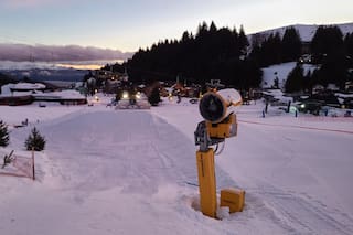 Cómo es la millonaria inversión en el Cerro Catedral para tener nieve más allá del clima