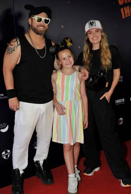Los cantantes y actores Germán Tripel y Florencia Otero junto a Nina, la hija de ambos