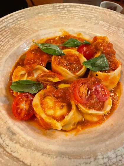 Los capelletis con salsa capresse forman parte del menú de 32 mil pesos con entrada y postre. El menú cambia cada 15 días en el restaurante del NH Crillón