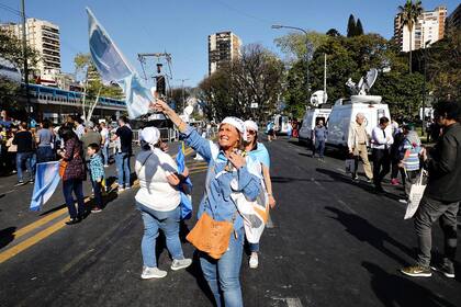 Carteles y banderas en la marcha macrista en Belgrano