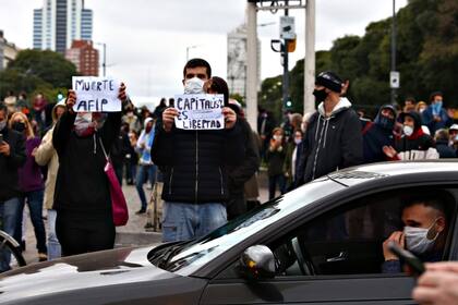 Algunos de los manifestantes circularon en autos y protagonizaron un "bocinazo"