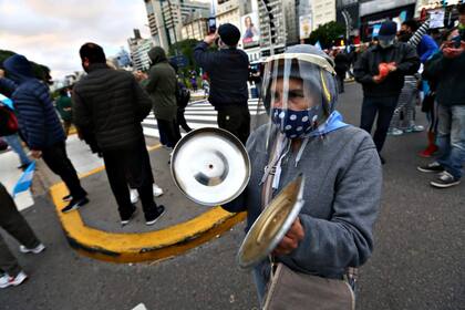 Las tapas de las cacerolas, infaltables en las manifestaciones en contra de los gobiernos peronistas