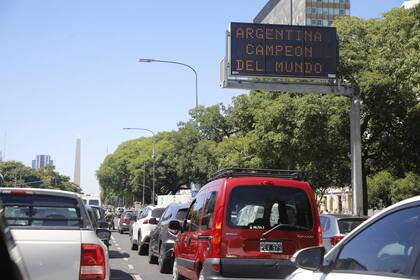 Los carteles ya reflejaban esta mañana el tricampeonato argentino