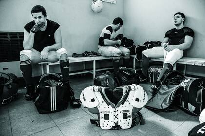 Los cascos y hombreras corren por cuenta de la liga