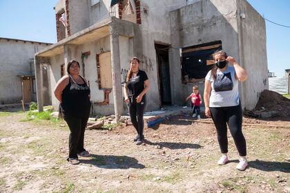 En la toma se organizó una comisión de mujeres para defender a los menores y pedir al Estado por una solución habitacional