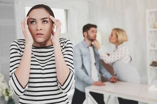 "Mi suegra se sigue viendo con la ex de mi novio"