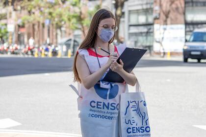 Los censistas tendrán una pechera con la imagen del Censo y una credencial con sus datos personales (Archivo)