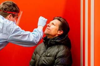 Testeos en CABA: dónde hisoparse este lunes 17 de enero, según la situación del paciente