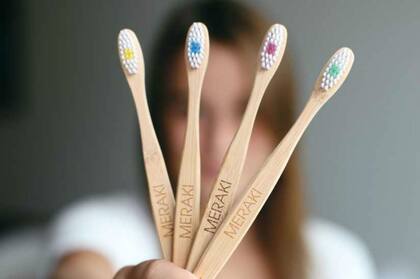 Los cepillos dentales Meraki contienen cuatro colores para distinguirse y tres tipos de cerdas