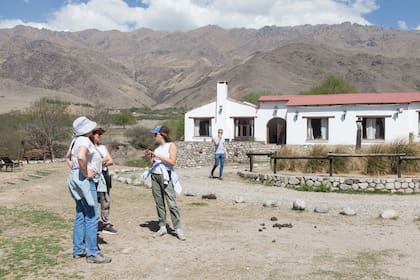 Los cerros de Tafí rodean la estancia.
