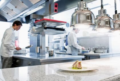 Los chefs deleitan los paladares del público con su arte culinaria