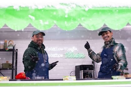 Los chefs Leonel Navarrete y Facundo Rivas fueron los encargados de ponerle sabor y alegría al invierno durante todo el recorrido del Knorr Truck.