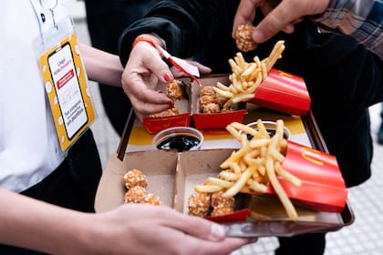 Los chicken pops fueron el plato protagonista de la apertura, junto a la burger chicken teriyaki y al apple pie sundae.