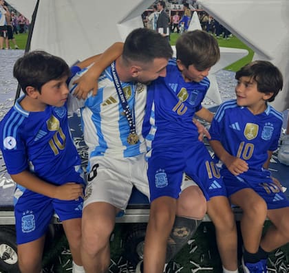 Los chicos acompañaron a su padre en la obtención de la última Copa América (Foto: @leomessi)