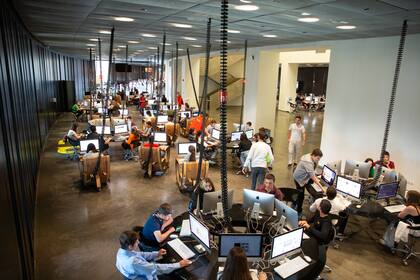 Los chicos aprenderán guiados por un tutor