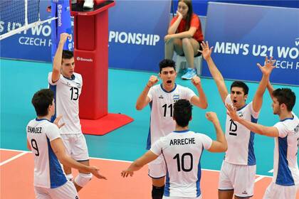 Los chicos argentinos no detienen su marcha