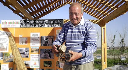 Los chicos contactaron a un vecino de Uspallata, Miguel Farías, especialista que ha aprovechado las hojas secas para generar energía alternativa