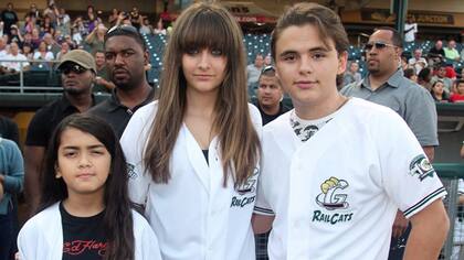 Los chicos crecen. Los hermanos Jackson, de menor a mayor: Bigi, Paris y Prince