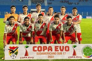 Los chicos de River avanzan en la "Copa Evo"