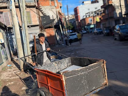 "Los chicos del barrio necesitan que les expliquen la importancia de la educación", asegura Natanael