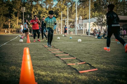 Los chicos entrenando en el club que Fabián fundó.
