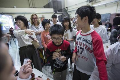 Los chicos japoneses probaron y aprobaron el mate