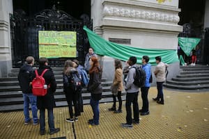 Cierran el Colegio Nacional de Buenos Aires para evitar que lo tomen los alumnos
