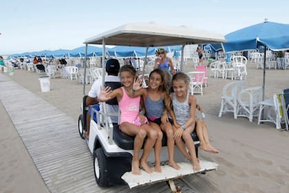 Los chicos renuevan el público de un balneario que supo ser de "gente grande"