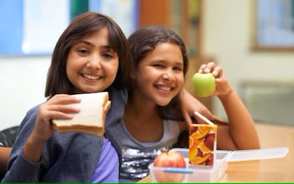 Los chicos solo deben acercarse a las escuelas o centros comunitarios que formen parte del programa