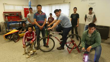 Los chicos también diseñaron un auto ecológico