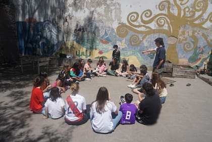 "Los chicos tienen el derecho de hacer siempre cosas de chicos", dice Lupe