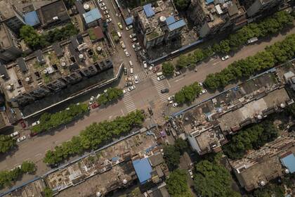 Vista de la ciudad de Wuhan que lentamente recobra sus movimientos habituales