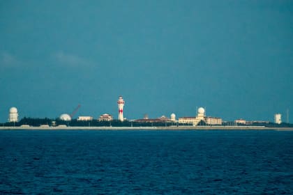 Los chinos construyeron estructuras en Mischief Reef, frente a la isla filipina de Palawan, en el Mar de China Meridional, el 10 de mayo de 2023. La creciente presencia militar china en aguas que durante mucho tiempo estuvieron dominadas por la flota estadounidense está agudizando la posibilidad de un enfrentamiento entre superpotencias en un momento en el que las relaciones entre ellos han empeorado mucho.