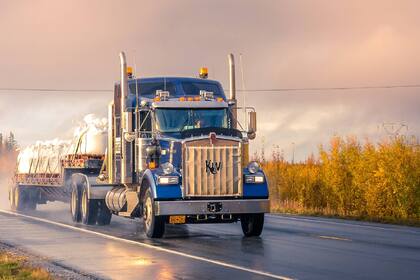 Los choferes de tráileres en EE.UU. deben hablar y leer en inglés perfectamente
