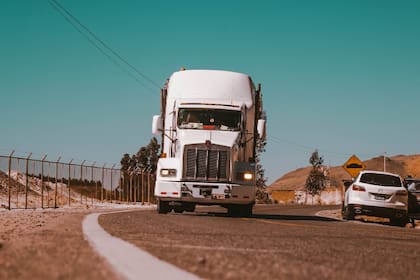 Los choferes en Estados Unidos están obligados a hablar y leer inglés