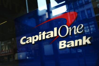 Los ciberataques a entidades financieras se suceden con frecuencia. El objetivo, además de robar dinero, también es obtener datos sensibles de clientes. En 2019, un ataque a Capital One comprometió los datos de alrededor de 100 millones de personas