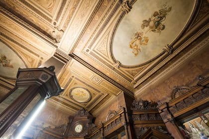 Los cielorrasos del pintor Carlos Barberis en La Estrella.