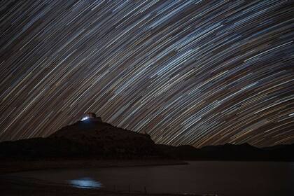 Los cielos sobre el lago suelen ser alucinantes por la noche