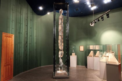 Los científicos estimaron que la altura inicial de la figura era de unos cinco metros