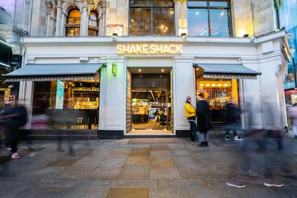 Los cierres afectarán a locales ubicados en California -incluyendo cinco en la zona de Los Ángeles-, Ohio y Texas (Shake Shack)