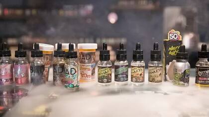 Los cigarrillos electrónicos se ofrecen en multitud de sabores que atraen a jóvenes y adolescentes