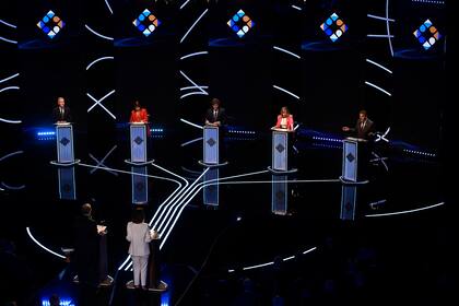 Los cinco candidatos en el segundo debate presidencial