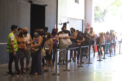 Los cinco centros principales de testeo funcionan de 8 a 20, con asignación de turno, destinados a personas que no presenten síntomas vinculados con el Covid-19