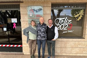 Los Cipolatti: Sonia, Argentino y Carlos en la fábrica de electrificadores