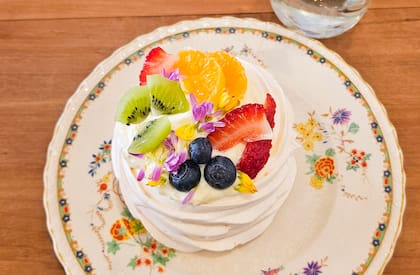 Los cítricos llaman la atención en la Pavlova de Sole Di Parma