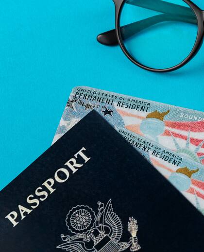 Los ciudadanos estadounidenses por nacimiento o naturalización califican para solicitar el pasaporte